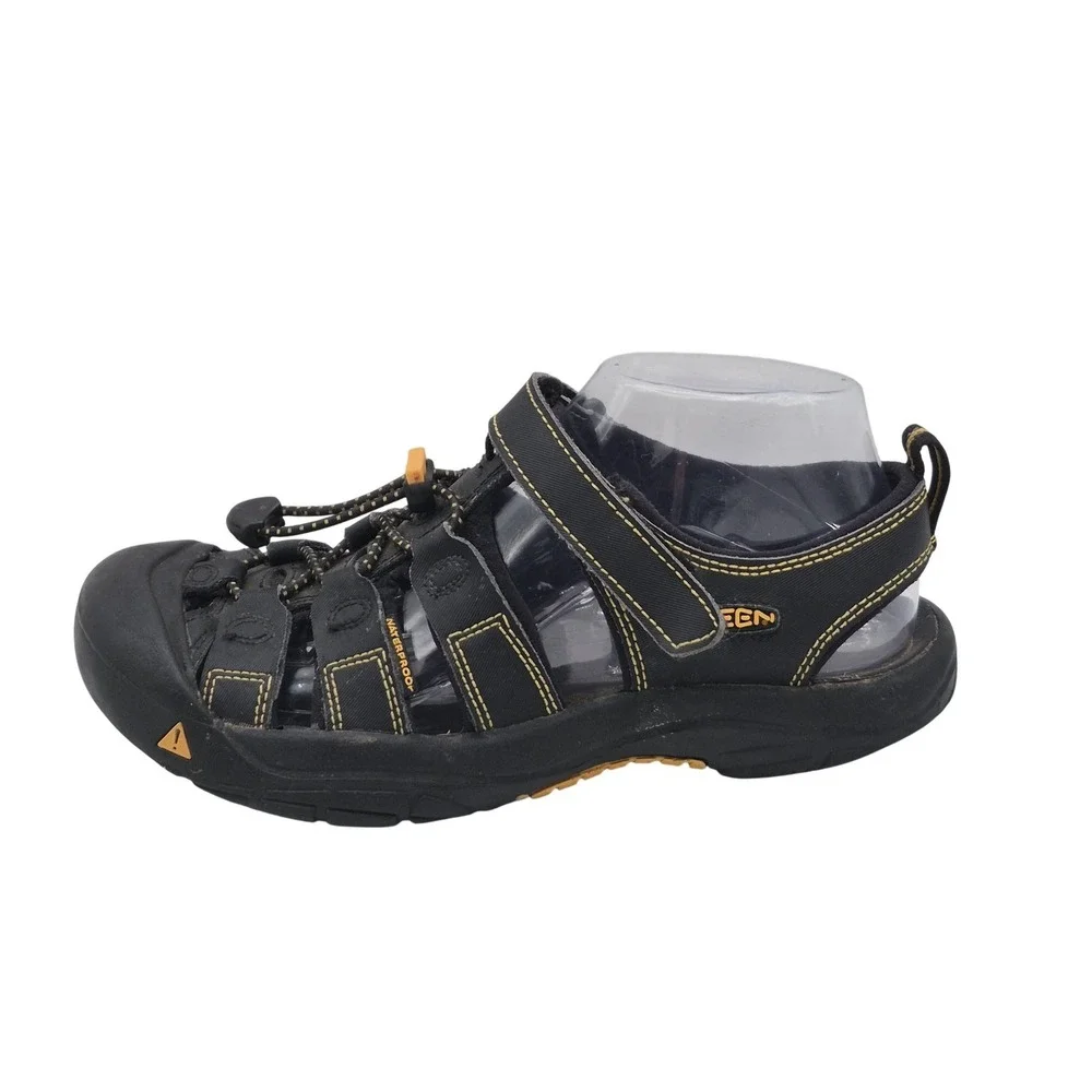 KEEN Sandals Shoes Teens Size 3 Black Closed Toe Water Hiking Outdoor Bungee